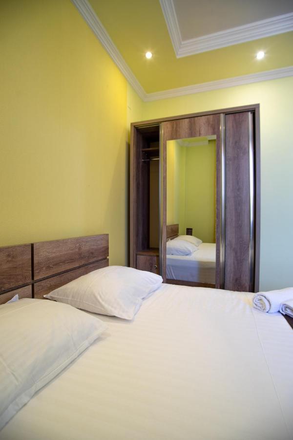 Hotel Porto Franco Batumi Esterno foto