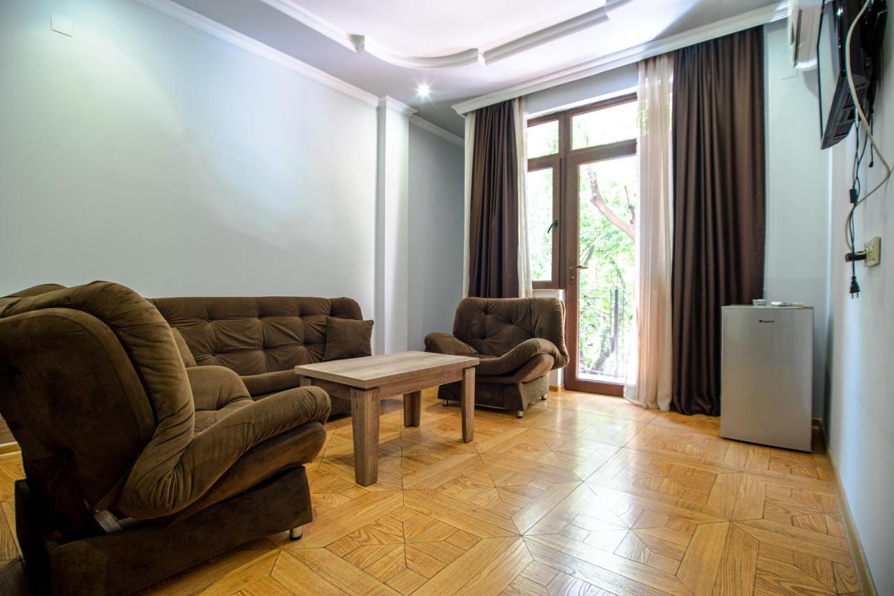 Hotel Porto Franco Batumi Esterno foto